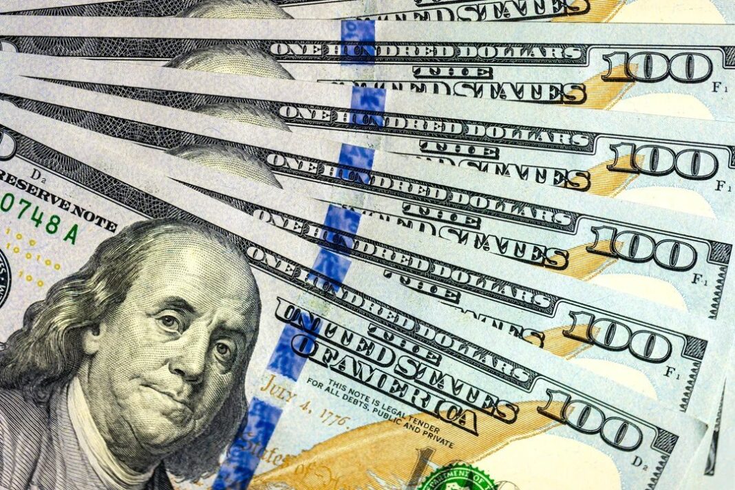 Cotización del dólar en pizarra bancaria