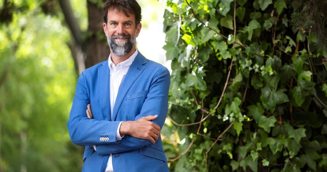 Rafa Guerrero, psicoterapeuta español, durante una entrevista.