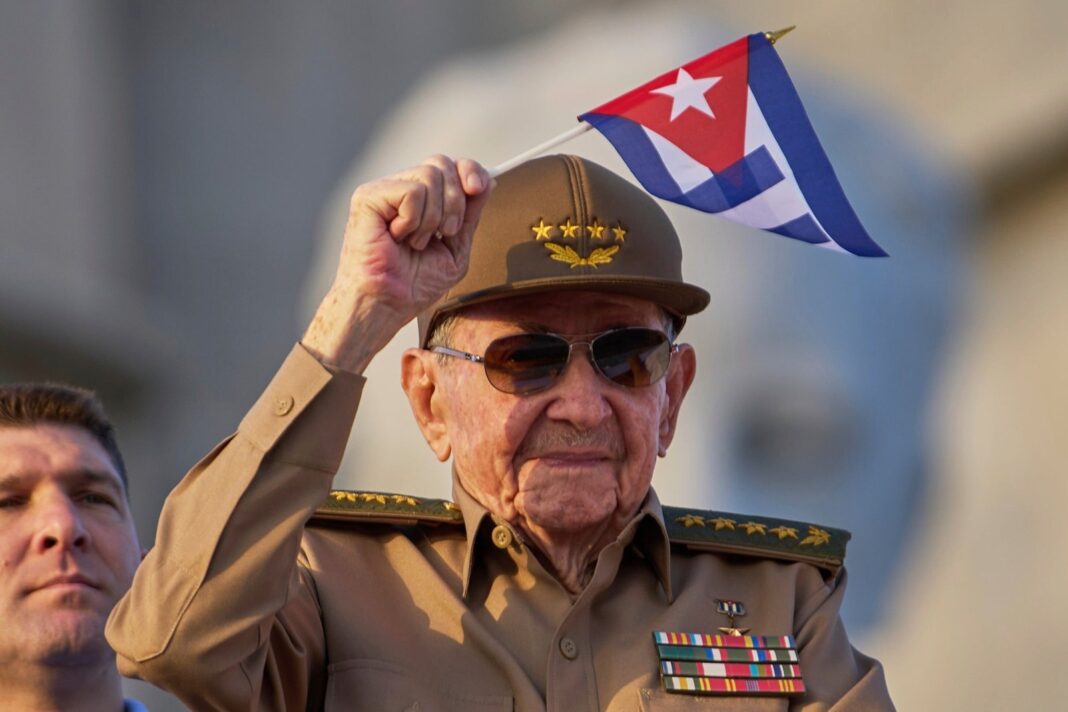 Raúl Castro en acto público en La Habana