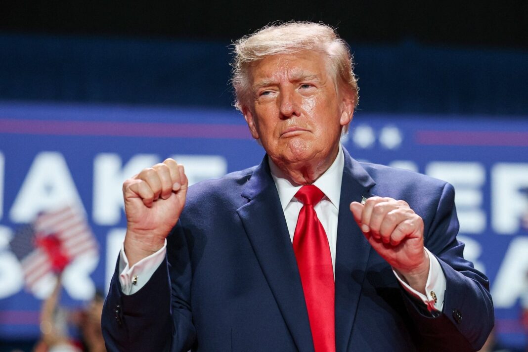 Donald Trump en un acto de campaña junto a candidatos republicanos en Estados Unidos