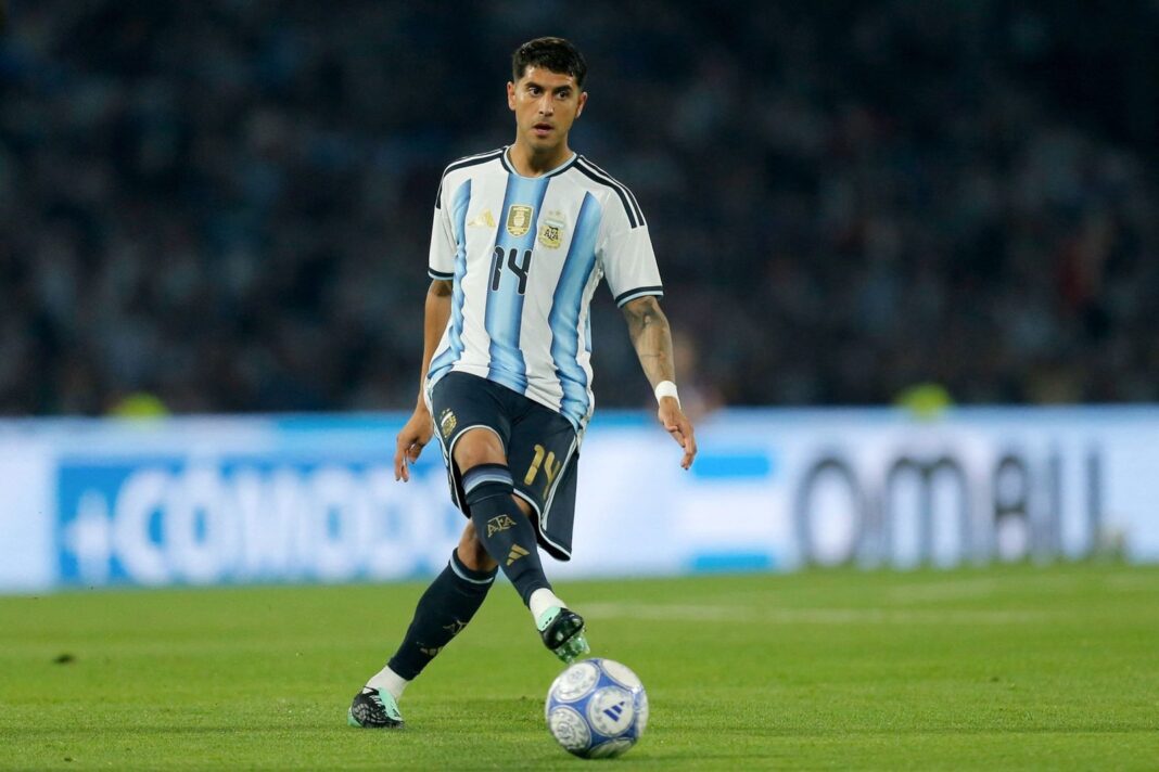 Exequiel Palacios durante el partido amistoso entre Argentina y Bolivia en el estadio Kempes de Córdoba