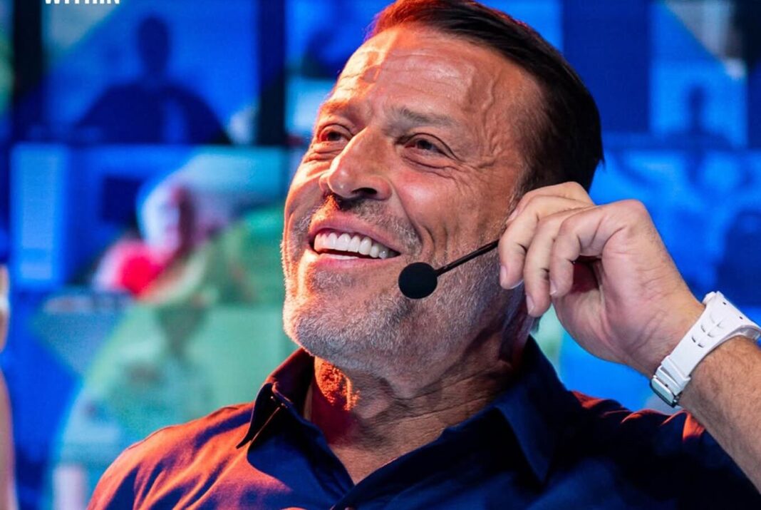 Tony Robbins durante una conferencia