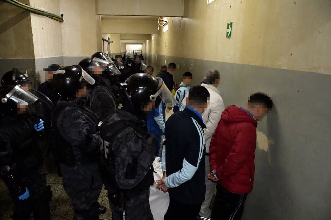 Traslado de presos de Villa Devoto al complejo penitenciario de Marcos Paz